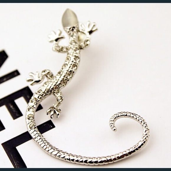 🦎 Rhinestone Gecko Pierced Ear-cuff - Picture 3 of 8